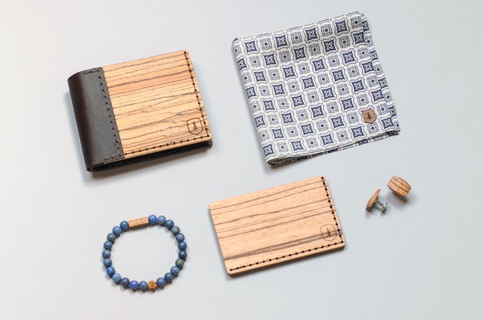 Kombinace produktů BeWooden dřevěná peněženka Lineari kapesníček do saka Deco Square manžetové knoflíčky Lini a náramek Celli Bracelet