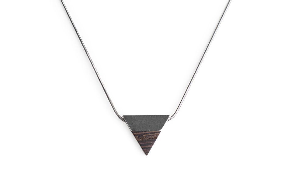 Luxusní stříbrný náhrdelník s dřevěným detailem Deco Necklace Triangle