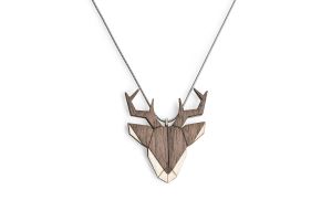 Dřevěný přívěsek Deer Pendant