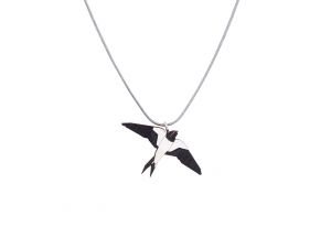 Dřevěný přívěsek Swallow Pendant