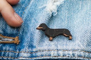 Dřevěná brož Walking Dachshund Brooch