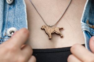 Dřevěný přívěsek Walking Labrador Pendant