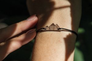 Provázkový náramek Peaks Wooden Bracelet