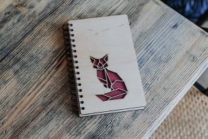 Dřevěný zápisník s liškou Sitting Fox A5