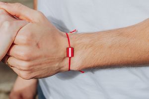 Náramek Rakousko s dřevěnou vlajkou Náramek Rakousko s dřevěnou vlajkou