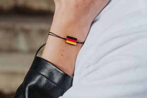 Náramek Německo s dřevěnou vlajkou