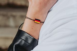 Náramek Německo s dřevěnou vlajkou Náramek Německo s dřevěnou vlajkou