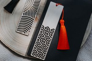 Dřevěná záložka do knihy Maze Bookmark