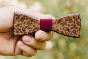 Dřevěný motýlek Paisley Deep