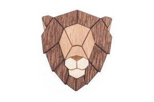 Dřevěná brož Lion Brooch