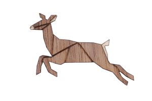 Dřevěná brož Jumping Doe Brooch