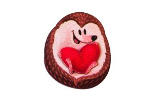 Dřevěná brož Zamilovaný ježek