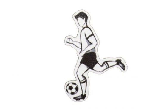 Dřevěná brož Fotbalista