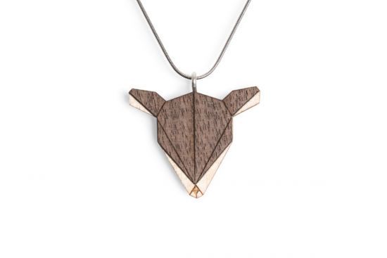 Dřevěný přívěsek Doe Pendant