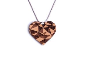 Dřevěný přívěsek Love Pendant