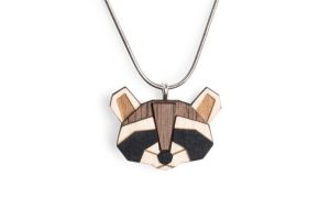 Dřevěný přívěsek Raccoon Pendant