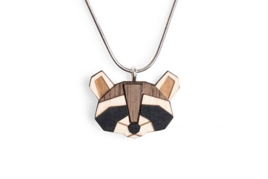 Dřevěný přívěsek Raccoon Pendant