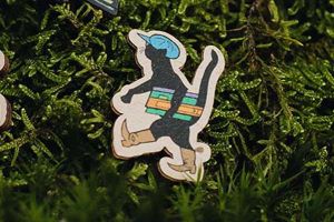 Dřevěná brož Mikeš do školy – Josef Lada © Dřevěná brož Mikeš do školy – Josef Lada ©