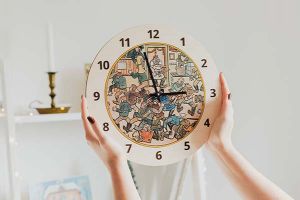 Dřevěné hodiny Hospodská rvačka – Josef Lada © Dřevěné hodiny Hospodská rvačka – Josef Lada ©