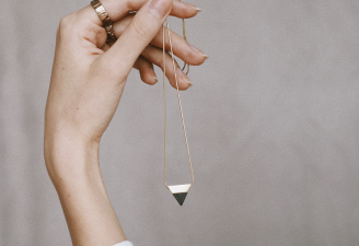 Dámské doplňky, které podtrhnou přirozenou eleganci