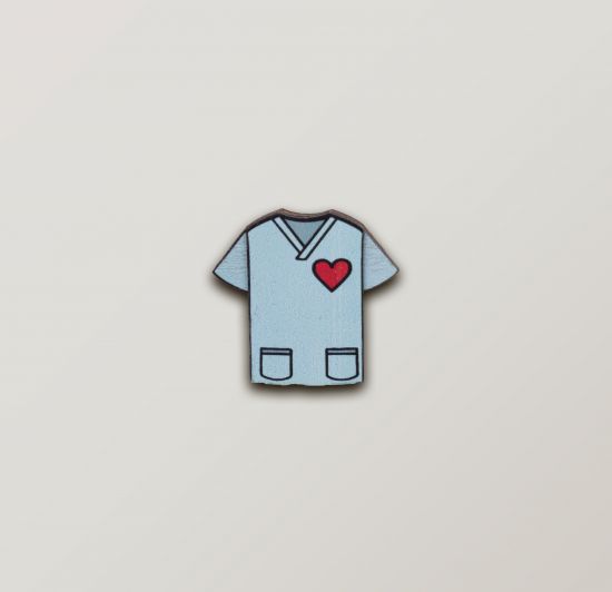 Dřevěná brož Doktorský plášť