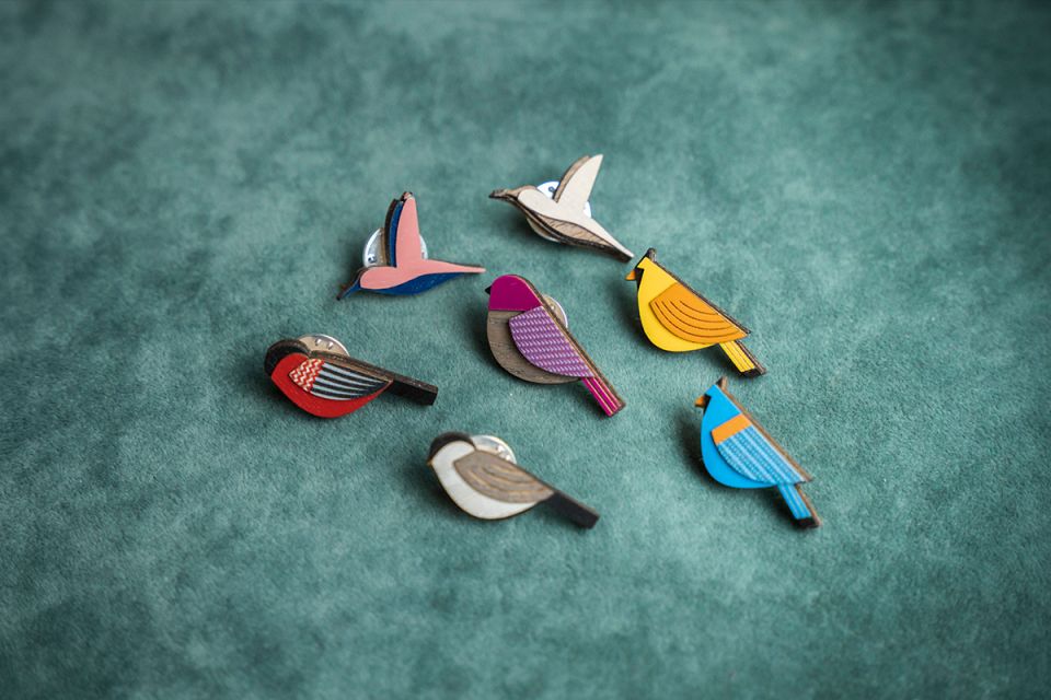 491756882_zigzag_cutebird_brooch_02_1200x800