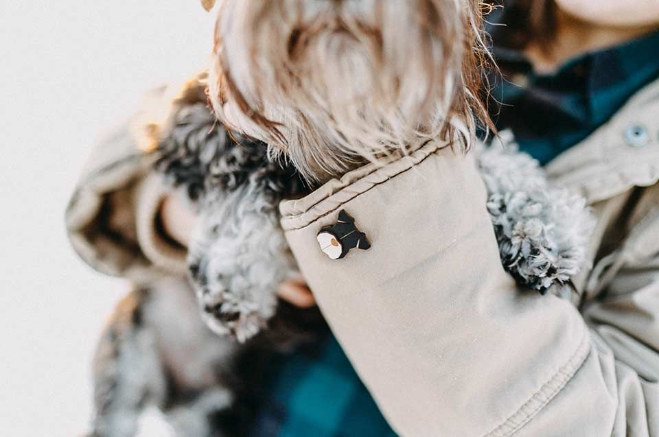 product_model_fashion_woman_brooch_dog_schnauzer_brooch_3