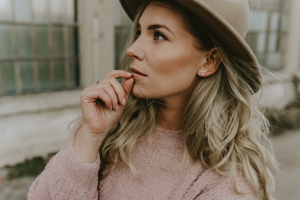 victoria_gold_nahrdelnik_tria_nausnice