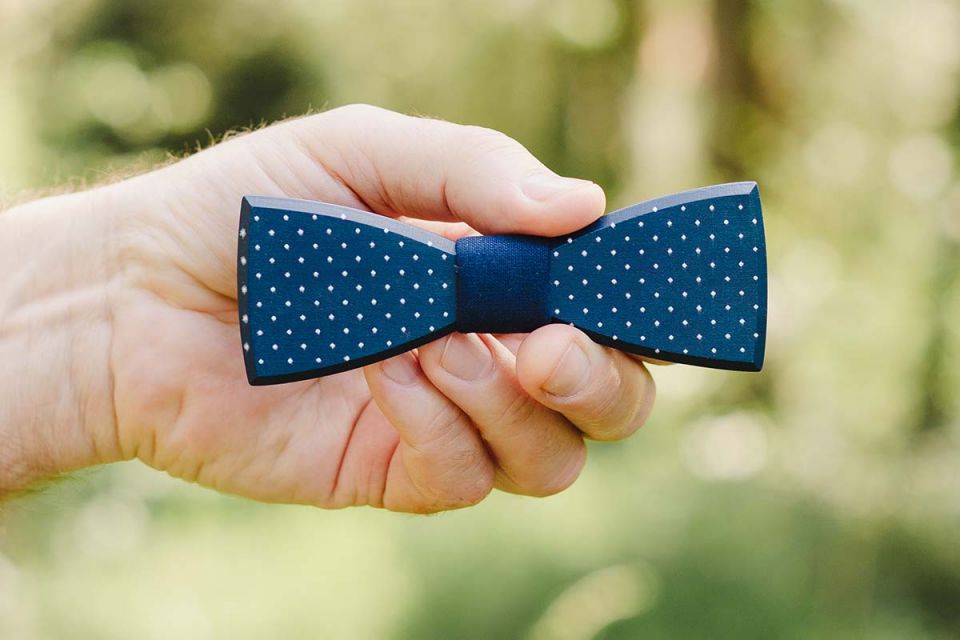 wooden_bow_tie_navy_speckle_1200x800