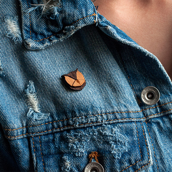 Džínová bundička se dřevěnou broží Owl Brooch