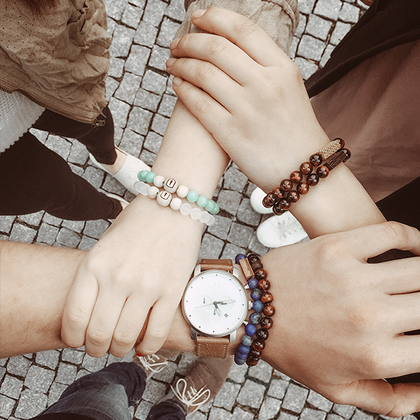1_girls_holding_hands_virie_bracelet