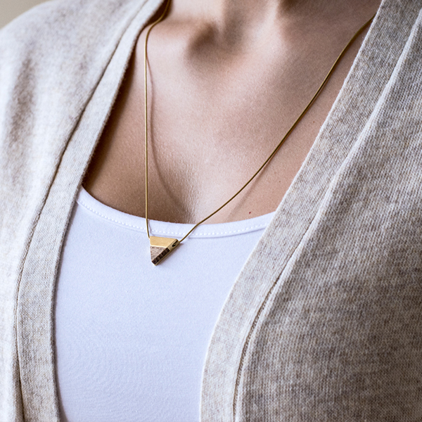 Sole Necklace Triangle aus echtem Silber und Holz